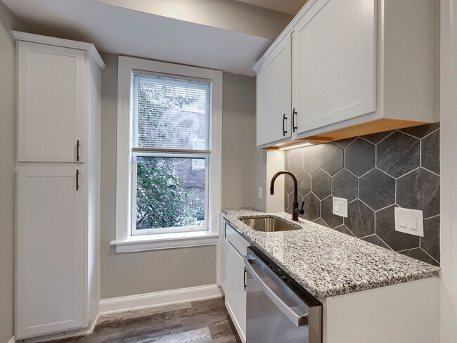 Photo - 612 N 2nd St Unit Apt 2