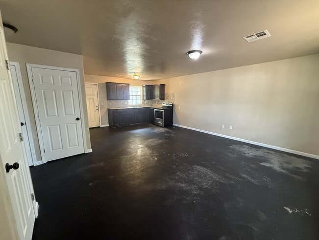 Photo - 211 W 16th St