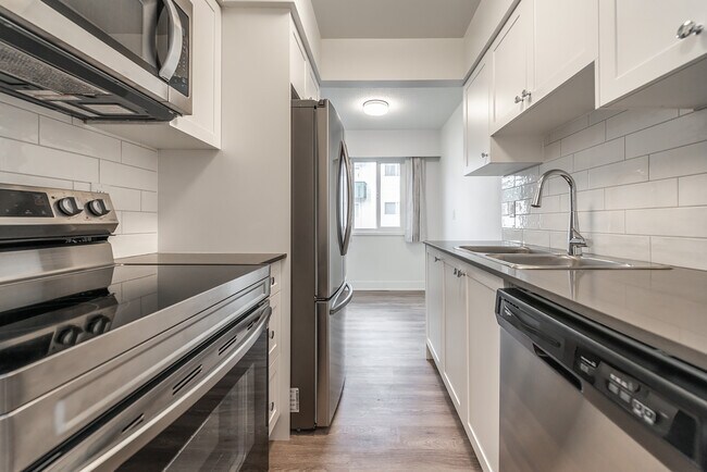 Photo - 1430 Stadacona Avenue