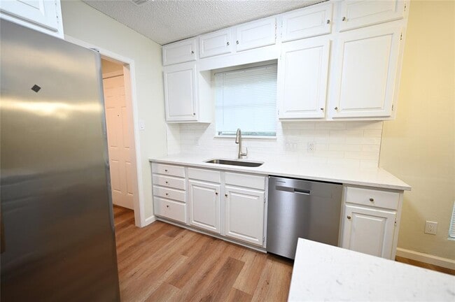 Photo - 9715 Oak Hollow Dr