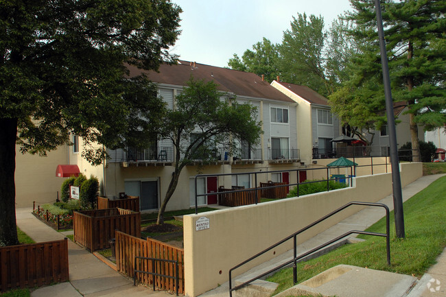 Waverly Winds - Waverly Winds Apartments