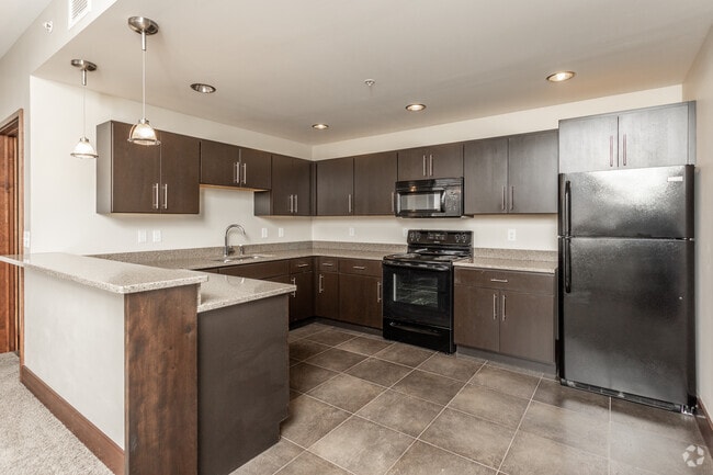 2BR, 2BA - 1,000-1,400 SF