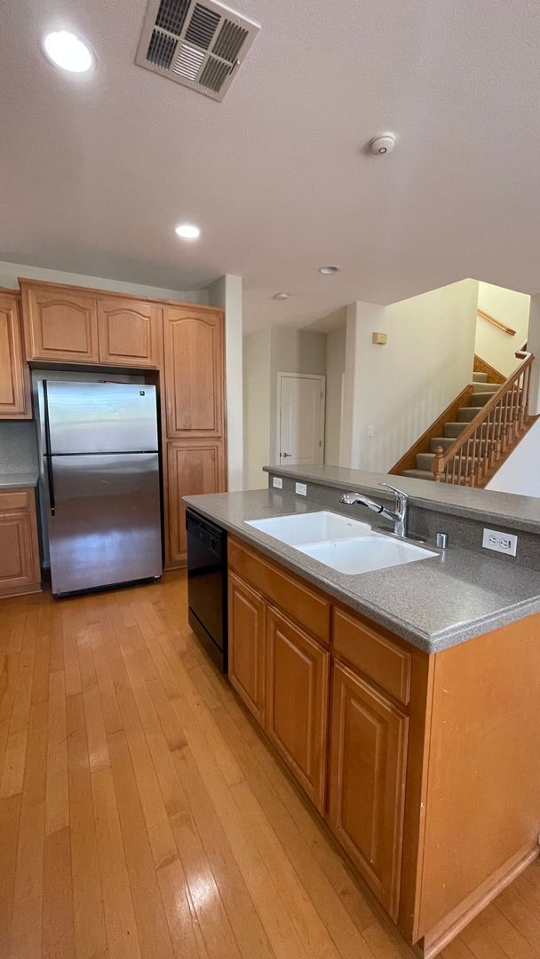 Photo - 1128 Hillery Way