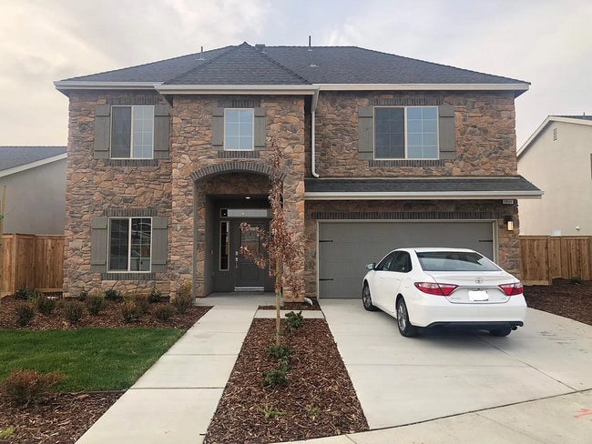 Building Photo - Beautiful Two-Story Home Featuring Granite Kitchen, Large Island & Spa-Style Primary Suite