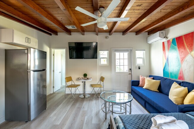 Photo - 5039 Mansfield St