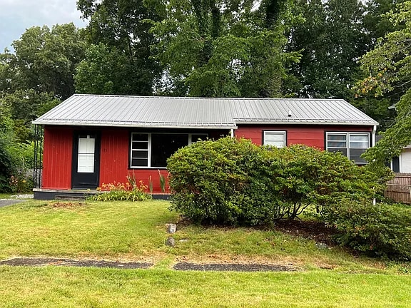Photo - 135 Linden St