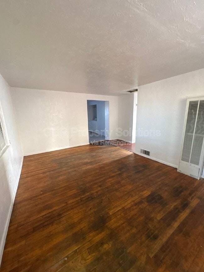 Photo - 304 Texas St NE Unit B