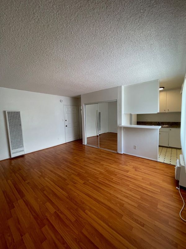 Photo - 1260 Beachwood Dr