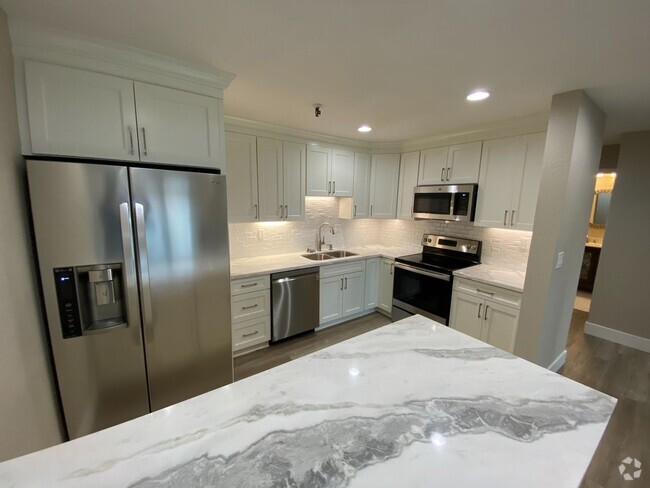 Building Photo - 1 Bed 1 Bath Condo Newly Remodeled W/ Park... Unit 307