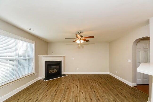 Photo - 225 Braxcarr St
