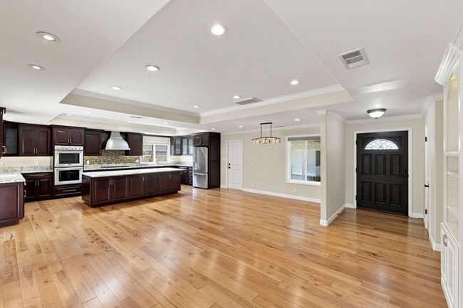 Building Photo - 10700 Farallone Dr