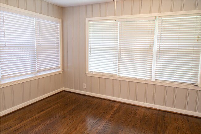 Photo - 8527 Greenbush St