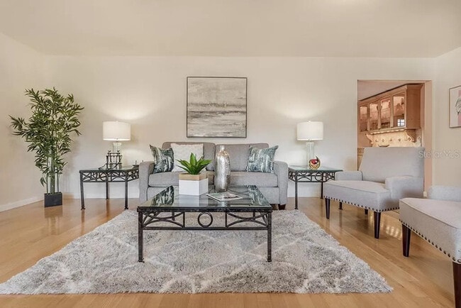 Photo - BEAUTIFUL Fully Fenced in Home For Rent in...