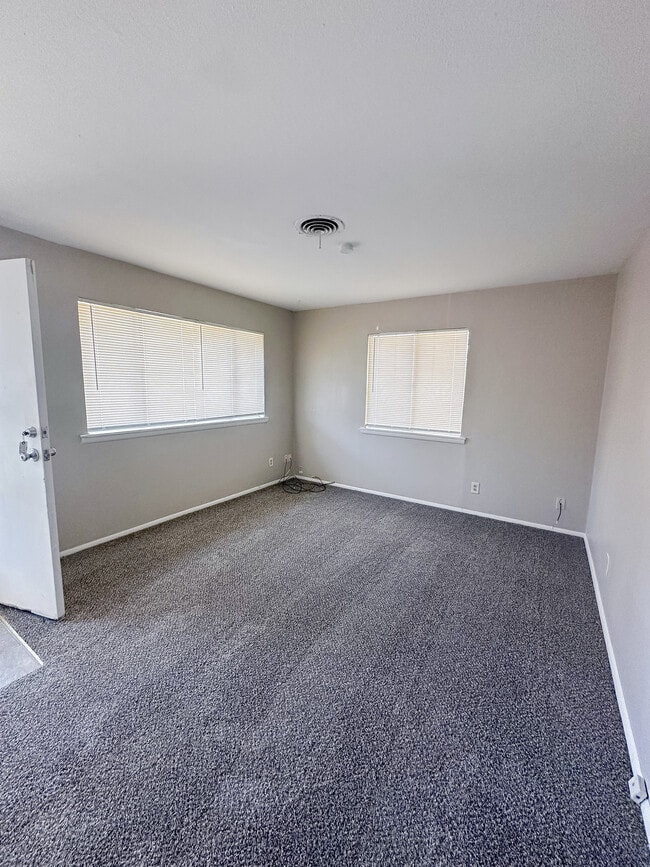 Photo - 430 NW Mission Blvd