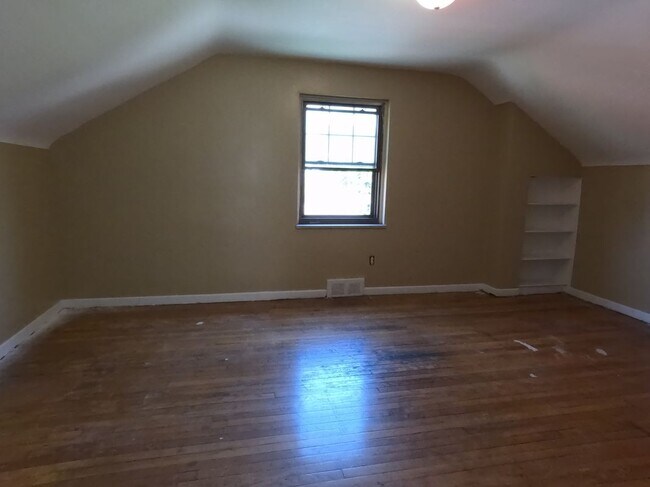 Photo - 11492 College St