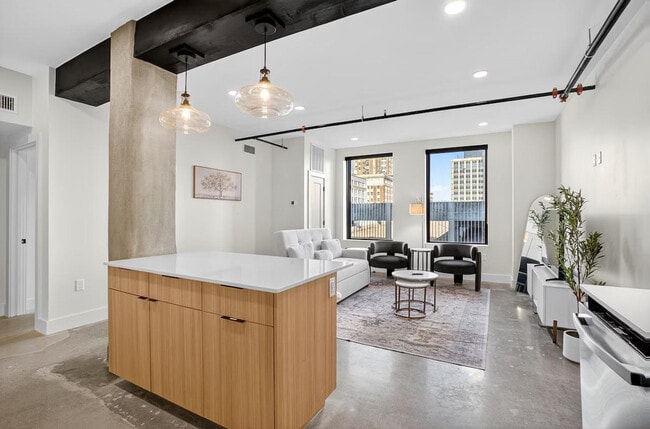 Photo - 400 S Main St Unidad ID1322466P