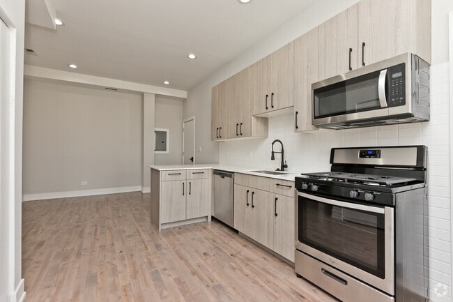 Building Photo - 1935 S May St Unit 3r Rental