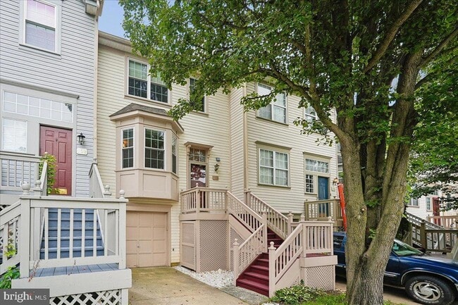 Photo - 104 Frazer Dr