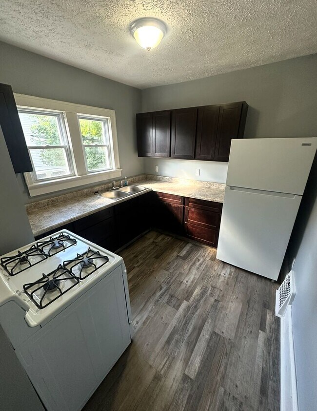 Photo - 4 Bed / 1 Bath Updated Floors & First-Floor Bedroom!