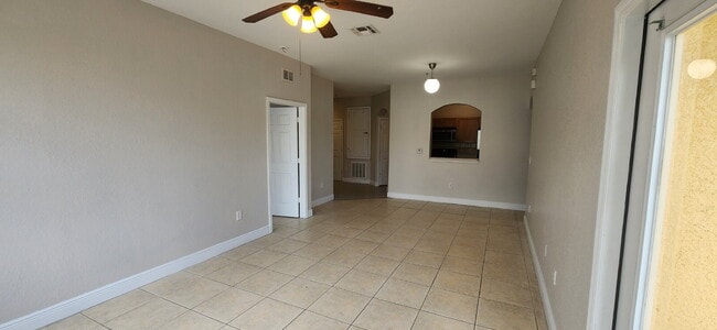 3 bedroom condo in Horizons at Vista Lakes