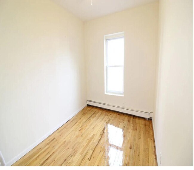 Photo - 743 Union St