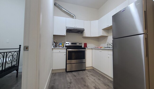 Photo - 16777 16A Av