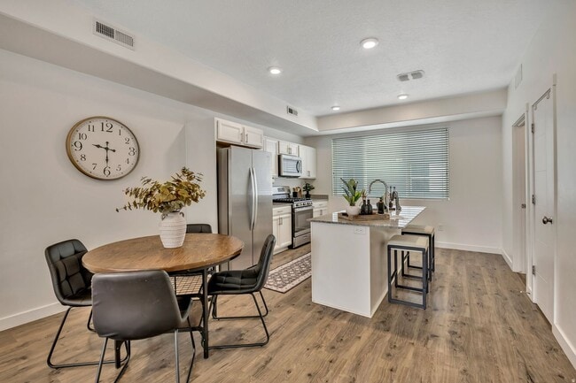 Photo - Charming 3 Bed Herriman Home Near Mountain View Village!!