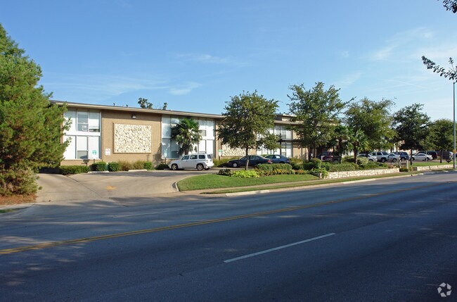 UPPER E APARTMENTS - UPPER E APARTMENTS