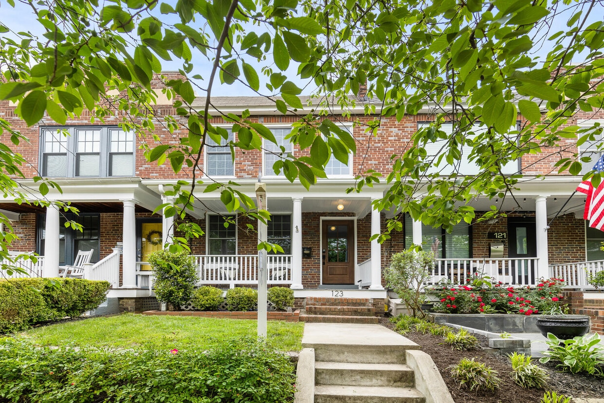Photo - 123 N Peyton St (Alexandria, VA)