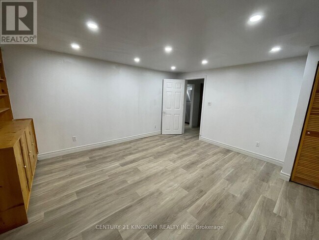 Photo - 1798 Storrington St