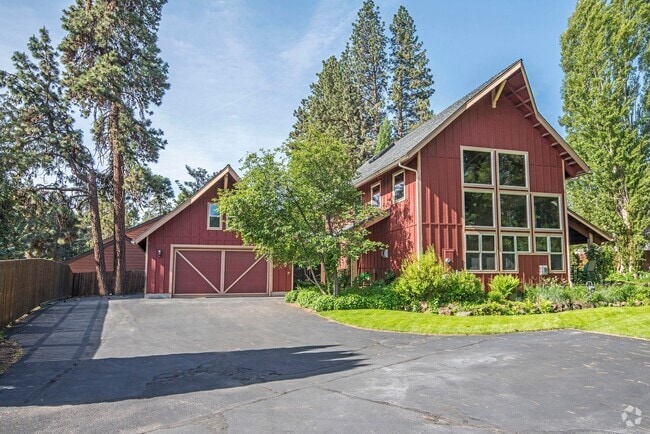 Building Photo - Furnished Contemporary Barn Style Home Ava...