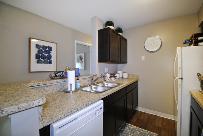 Photo - Village Green of Lansing Apartments