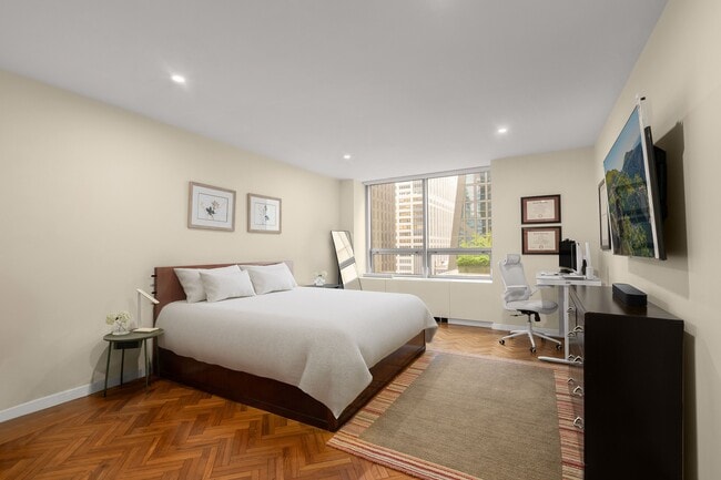 Photo - 15 W 53rd St