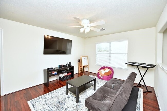 Photo - 7215 Ravenswood