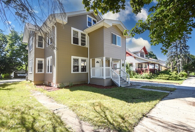 Building Photo - 600 Sunderlin St Unit 2