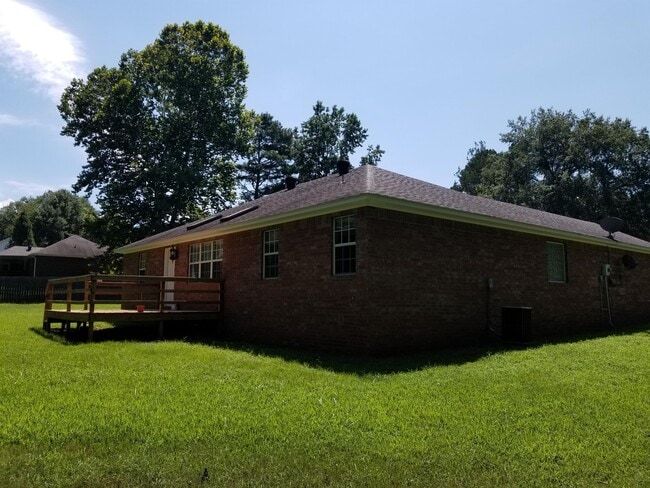 Photo - 18 Fairbrook Ln