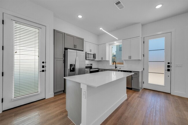 Building Photo - 1601 Mustang Dr Rental