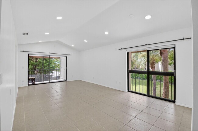 Photo - 5151 W Club Cir Unit 205
