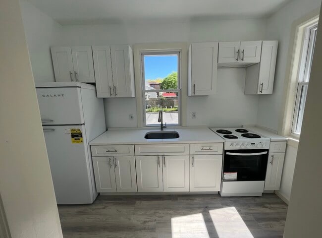 Building Photo - 535 Van Cortlandt Park Ave Unit 2nd Fl Studio