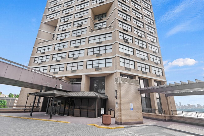 Building Photo - 7004 JFK Blvd E Unit 6A