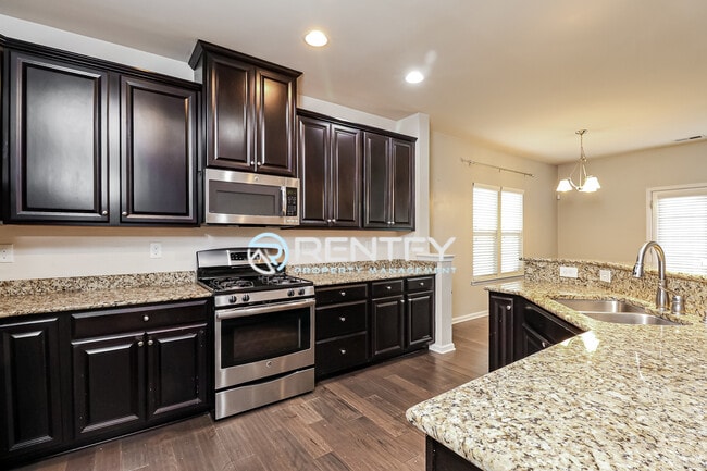 Photo - 3303 Major Samuals Way