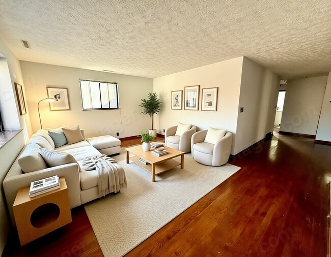 Photo - 293 E Whittier St