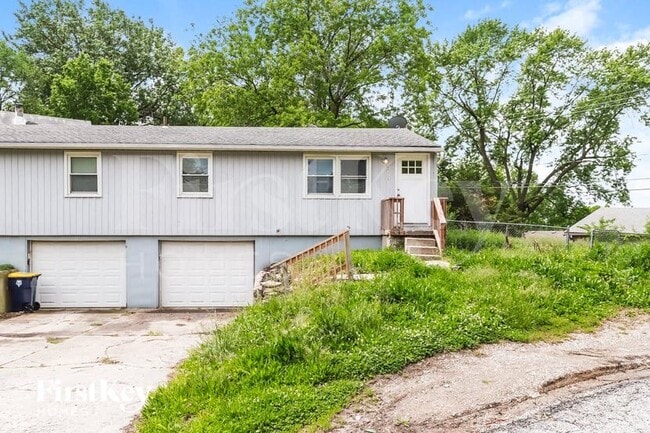 Building Photo - 5044 N Bellaire Ave