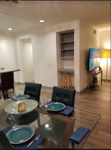 DINING - 21301 Erwin St Unidad 238