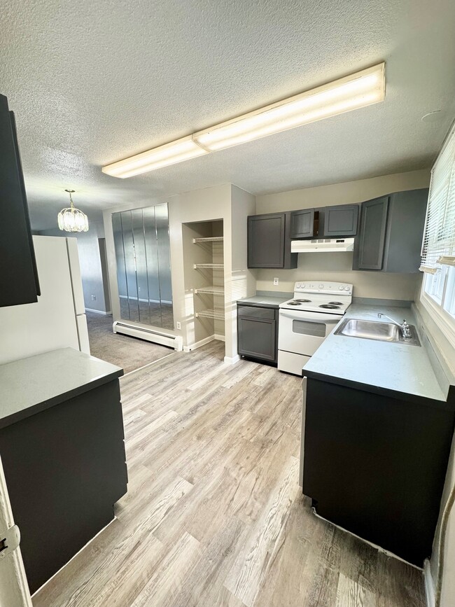 Building Photo - 5 Bradford Dr