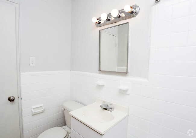 1HAB, 1BA - 651 Ft² - Baño - Northwood Gardens