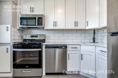 Building Photo - 802 Main St Unit 8