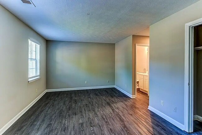 Photo - 3494 Creekview Pl