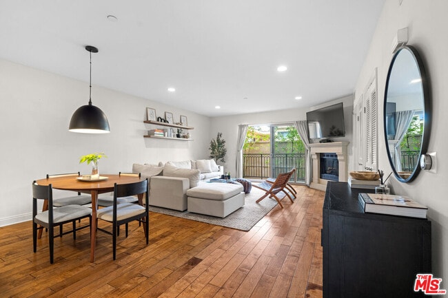 Building Photo - 8238 W Manchester Ave Unit 204