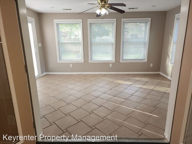 Photo - 4 br, 2 bath House - 2711 Julie Ln